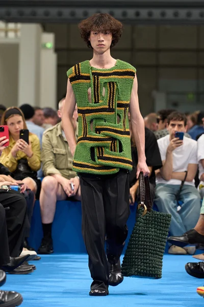 Look 18